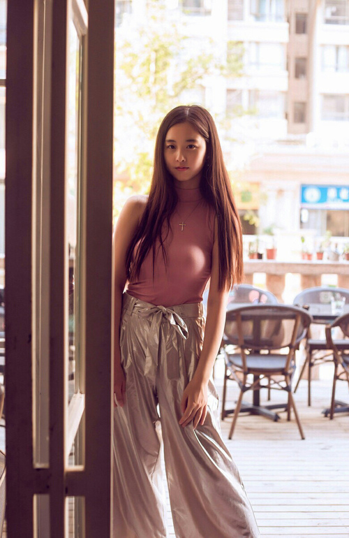 中国足球联赛打造高频赛后球迷访谈节目,记者采访中国足球球迷